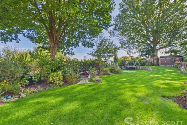 87 Tattenham Way, Tadworth photo 4
