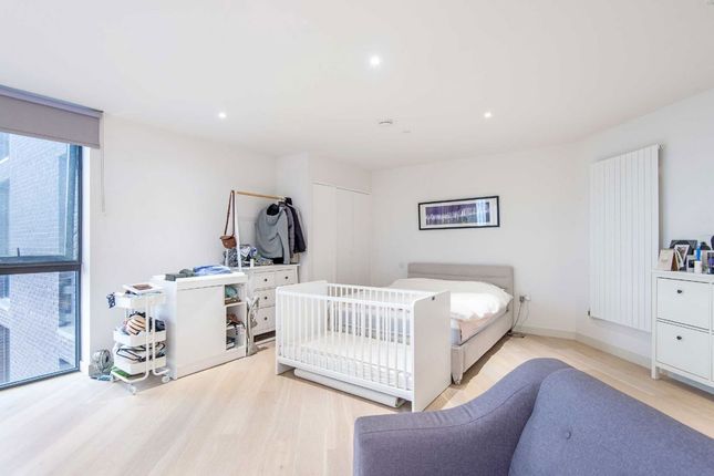 34 Cutter House, 1, Admiralty Avenue, London photo 4