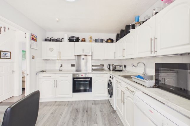 14 Ha'penny Bridge Way, Hull, East Riding of Yorkshire photo 2