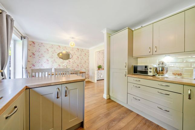 24 Chatsworth Drive, Rochester photo 4