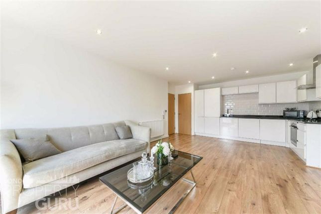 Flat to rent in 1 Milner Road, London