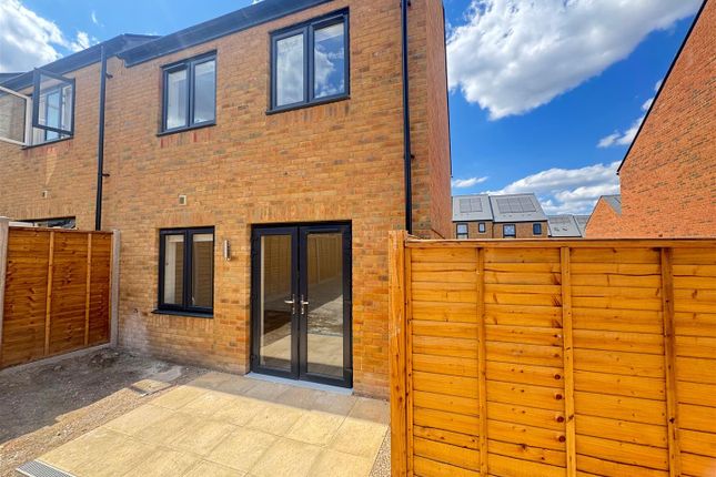 52, Limestone Drive, Gravesend photo 2