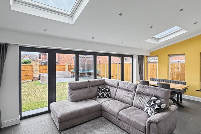 1, Kensington Close, Widnes photo 2