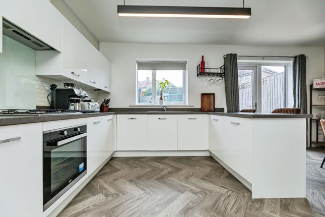 38, Falstaff Crescent, Sheffield photo 3