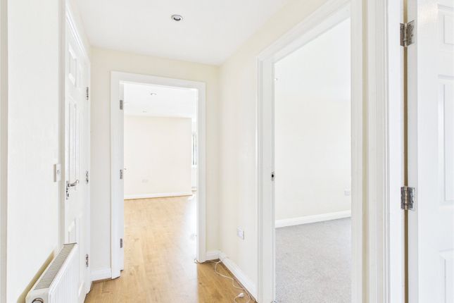 16, Watery Court, Merseyside photo 2