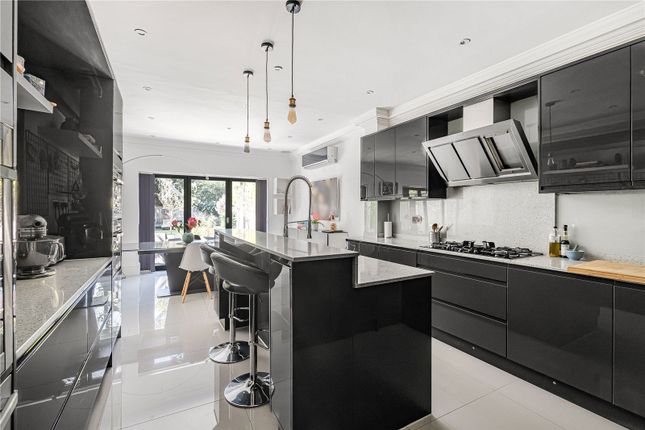 109, Gunnersbury Avenue, London photo 4