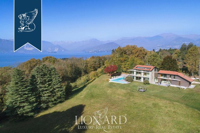 Villa for sale in Laveno-Mombello, Varese, Lombardia