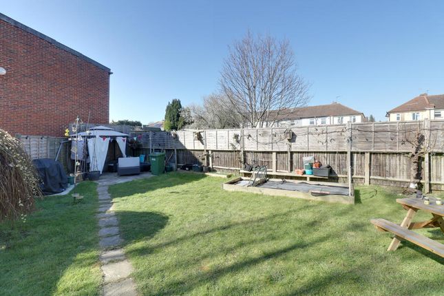 16, Balmoral Close, Cippenham photo 4