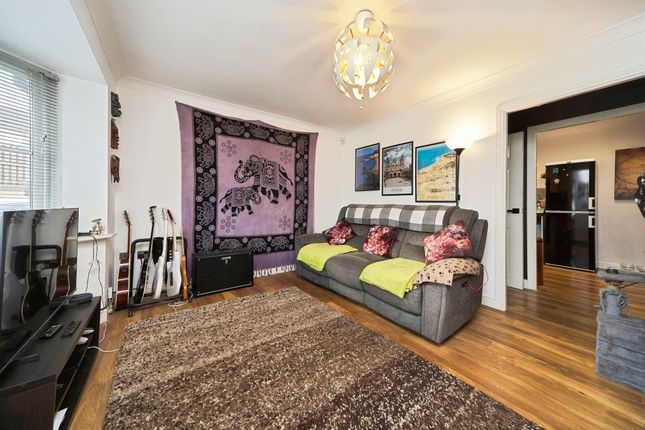 18, Bescot Way, Shipley photo 3