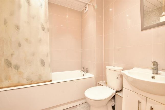 Flat for sale in Parkgate Road, Wallington, Surrey