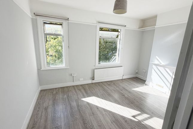 77, Sutherland Road, London photo 3