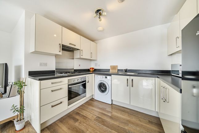 Flat 18, Bewick Villas, 7, Henslow Crescent, Kent photo 2