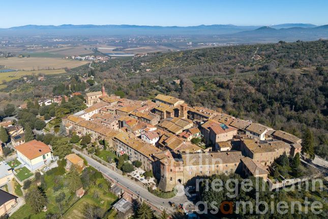 Thumbnail Apartment for sale in Italy, Umbria, Perugia, Paciano