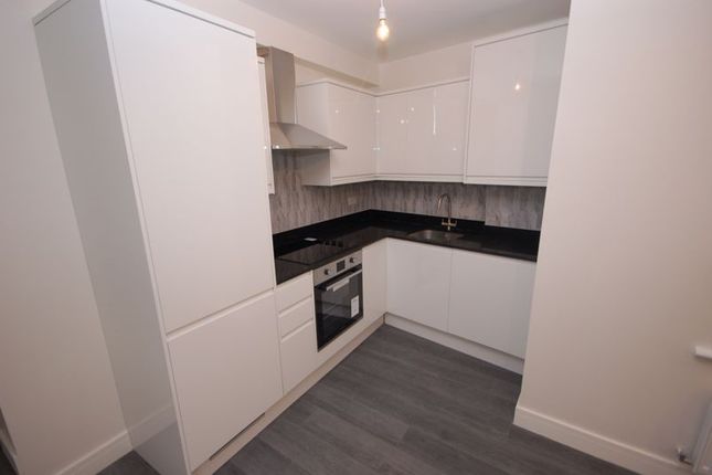 Flat to rent in High Street, Rickmansworth