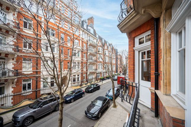 Flat to rent in Basil Street, Knightsbridge, London