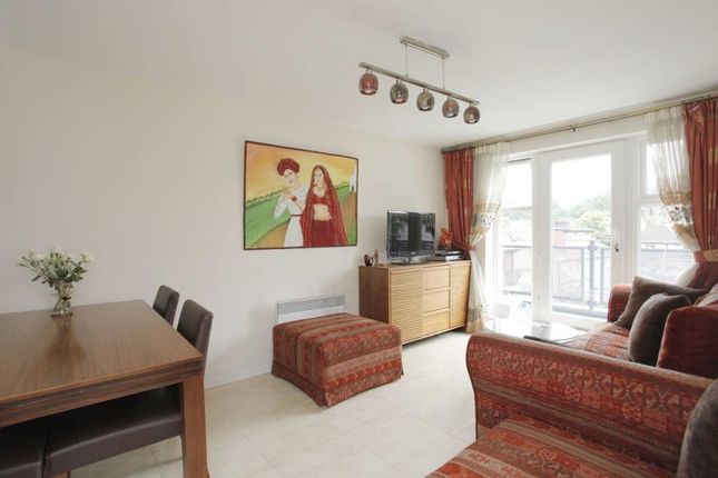 Flat to rent in Greyhound Hill, Hendon