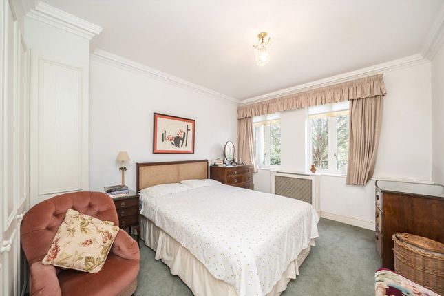 Flat 18, Holly Lodge, 90, Wimbledon Hill Road, London photo 4