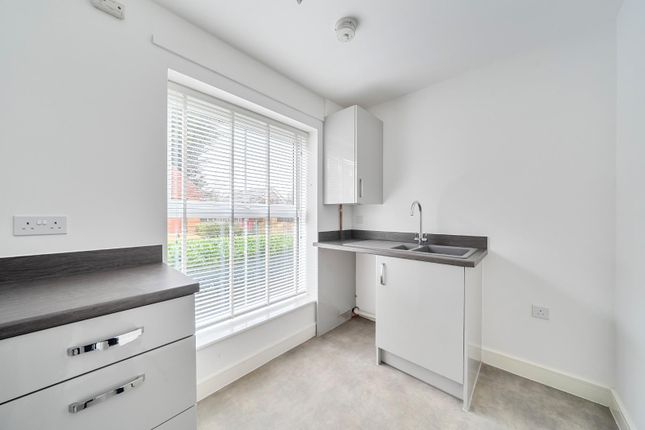 9 Jutland House, Kiln Drive, Chichester photo 4