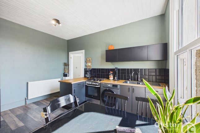 130b Friern Park, London photo 3