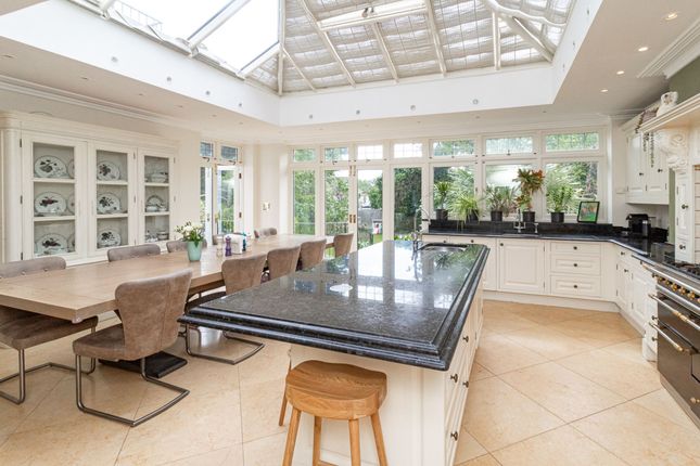 36 Penshurst Gardens, Edgware photo 3