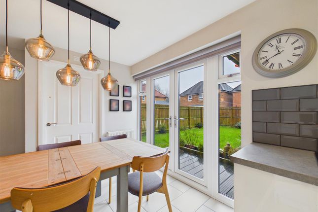 18, Waudby Close, Hessle photo 4