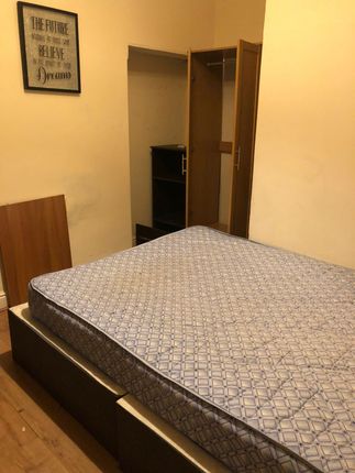 Available Ensuite Room In A 4 Bed House Share, M7