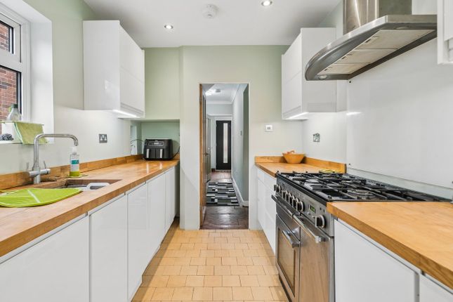 26, Coopers Row, Iver photo 4