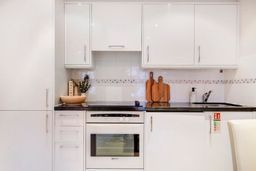 Elegant Mayfair Escape | Off Piccadilly, Hertford Street, London photo 4