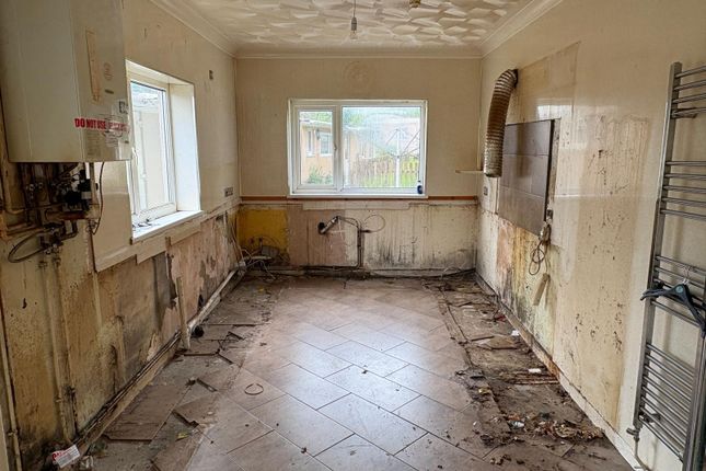 31 High Street, Grovesend, Swansea photo 5