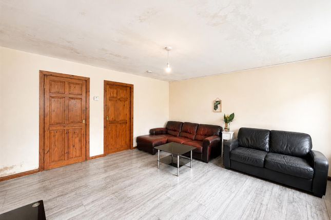 Annexe R/O, 182 Ash Grove, Heston photo 2