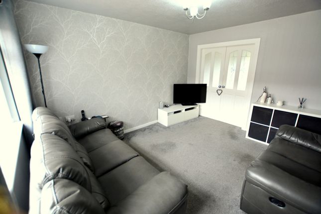 10, Broadfield Grove, Reddish, Stockport photo 4