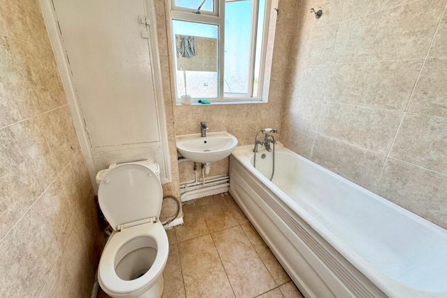 Flat 8, Birch House, Acacia Road, LONDON photo 5
