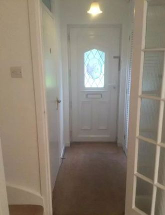 1 Eastleigh Close, Sutton photo 4