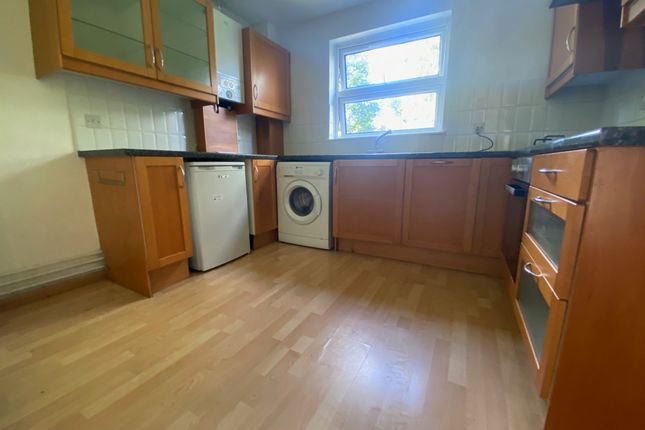 165, Broadwater Crescent, WELWYN GARDEN CITY photo 2