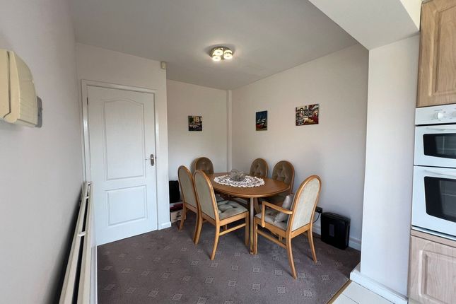 2, St.Oswalds Drive, Finningley photo 4