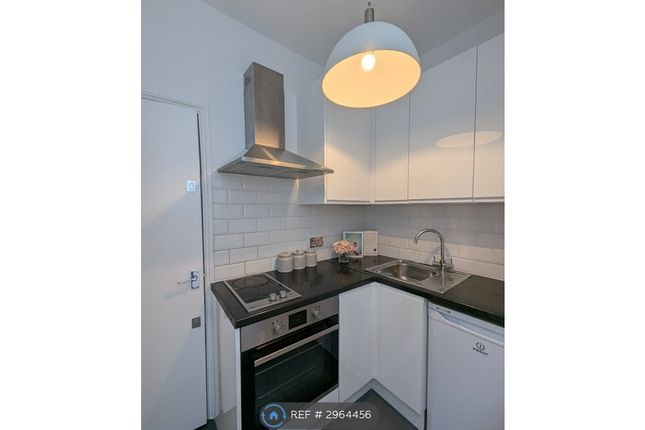 Flat B, Kingsland Road, London photo 4