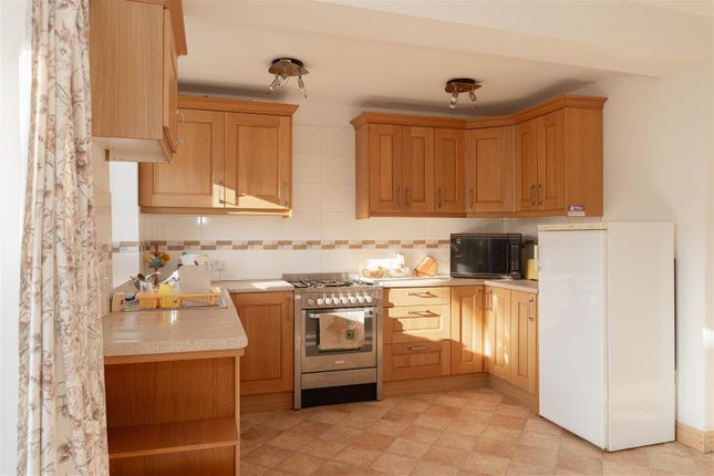 3, Hanworth Road, Redhill photo 3