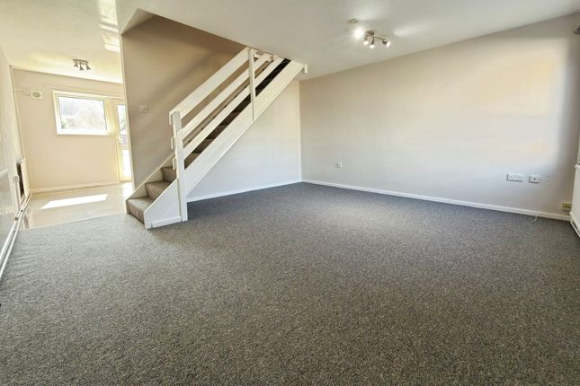 12 Chepstow Close, Swindon photo 2