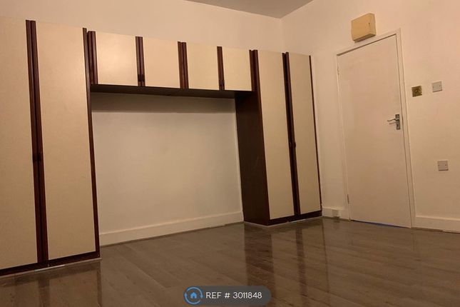 Flat, A Romford Road, London photo 3