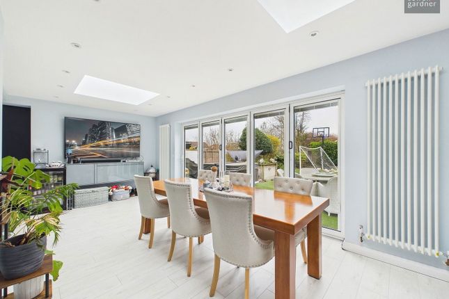 49, The Queens Drive, Rickmansworth photo 4