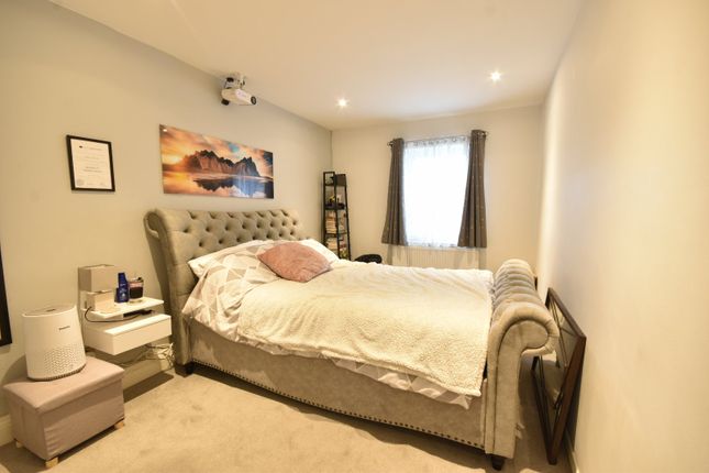 Flat for sale in Horley, Surrey