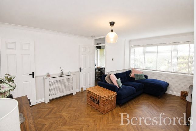 Holbrook Close, Billericay photo 3