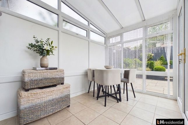 118 Gateshead Road, Borehamwood photo 4