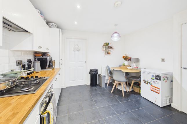 4, Beacon Drive, Scarborough photo 4