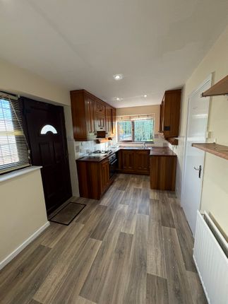 11, Woodhall Park Mount, Pudsey photo 4
