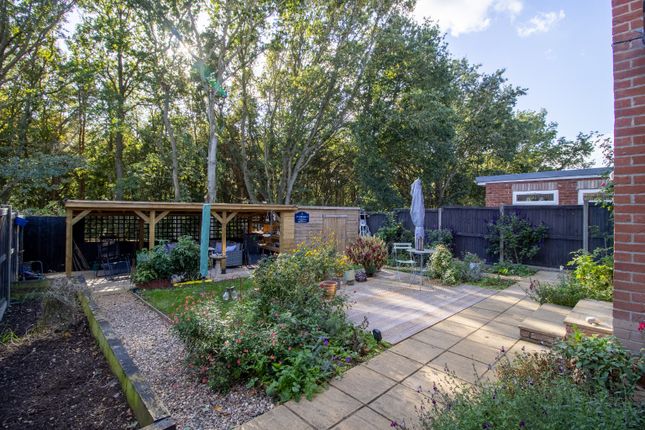 Foxglove Close, Norfolk photo 2