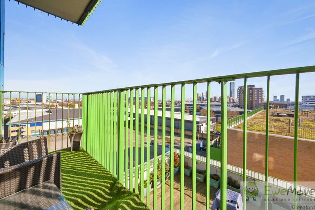Flat 46, Luma Apartments, Central Way, London photo 3