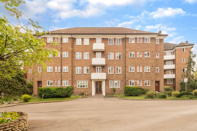 Flat to rent in Arundel House, Courtlands