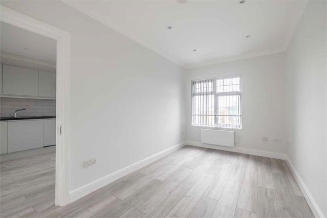 240b, Farnham Road, Slough photo 4