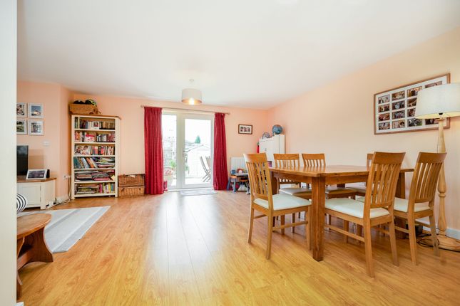 14 Tynan Close, Royston photo 3